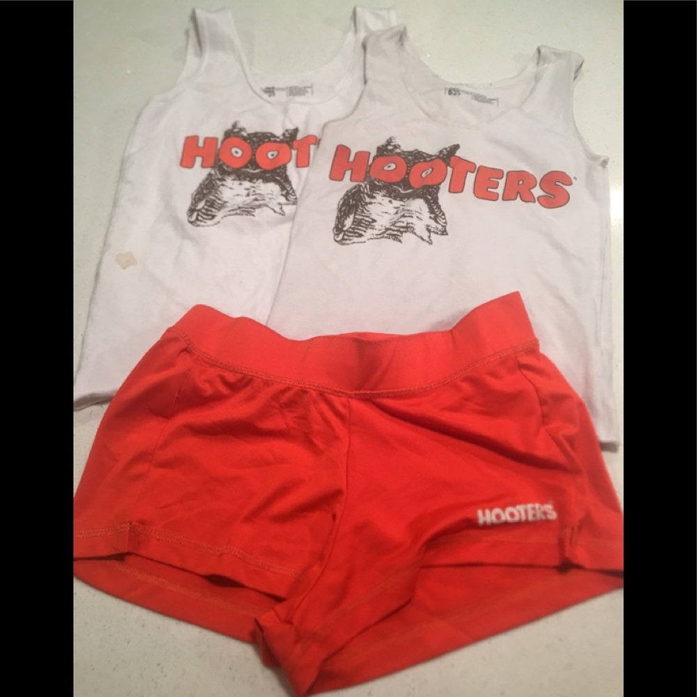 Hooters outfit